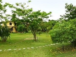 Hotel Sapana Village Lodge Chitwan Exterior foto