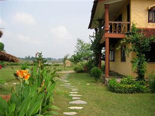 Hotel Sapana Village Lodge Chitwan Exterior foto